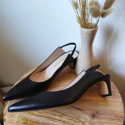 Escarpins parallèle en cuir neufs